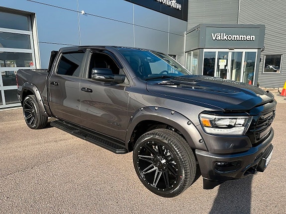 Dodge RAM 1500 11 of 12