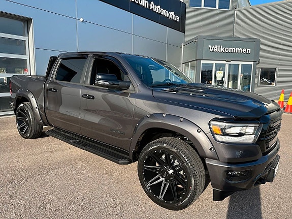 Dodge RAM 1500 2 of 12