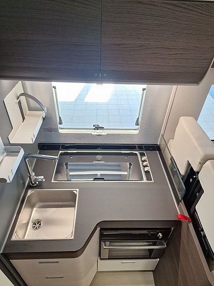 Adria MATRIX SUPREME MB 670 SL (ALDE+Ugn+Markis+Mercedes) 9 of 15