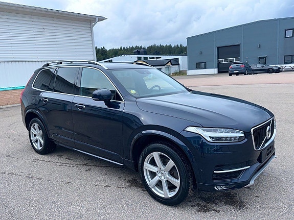Volvo XC90 16 of 26