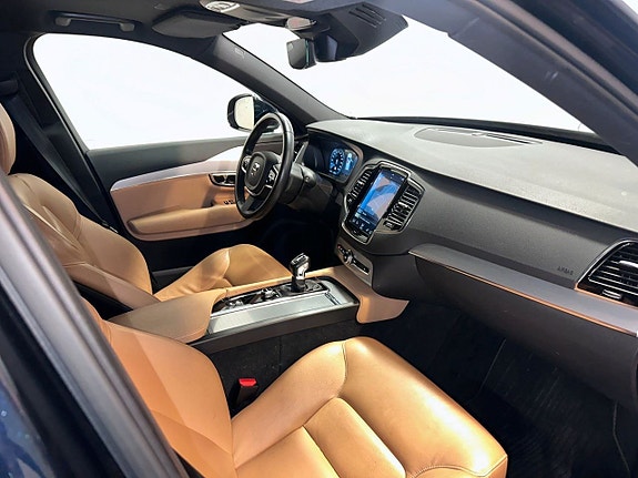Volvo XC90 10 of 26
