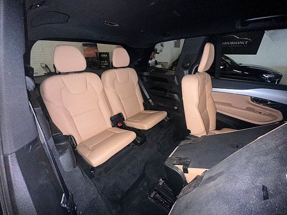 Volvo XC90 12 of 26