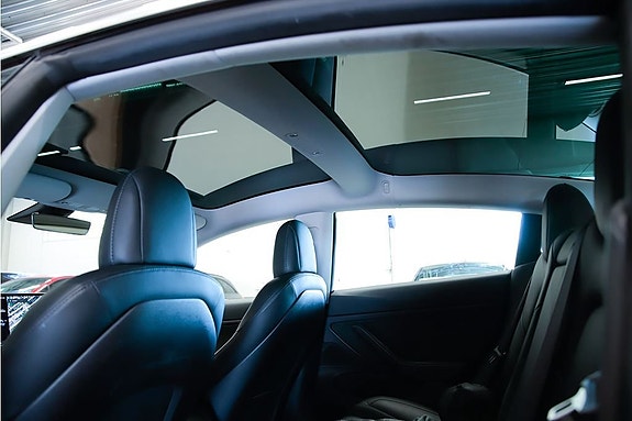 Tesla Model 3 8 of 13