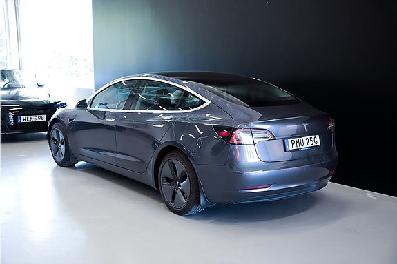 Tesla Model 3 4 of 5