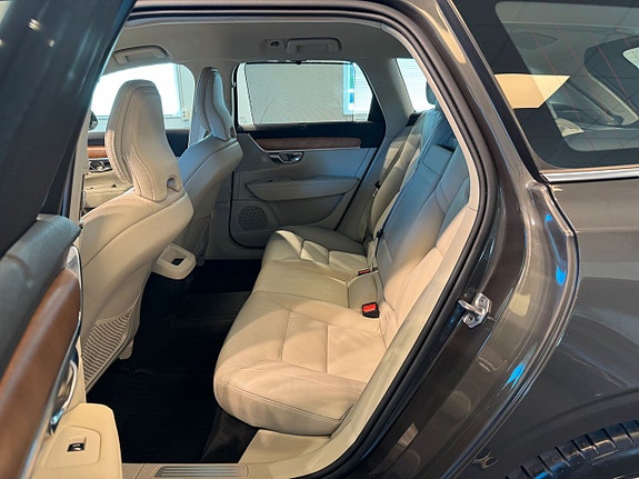Volvo V90 22 of 27