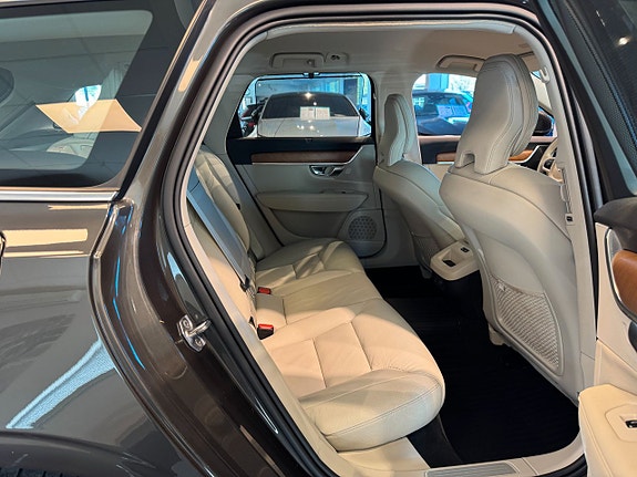 Volvo V90 21 of 27