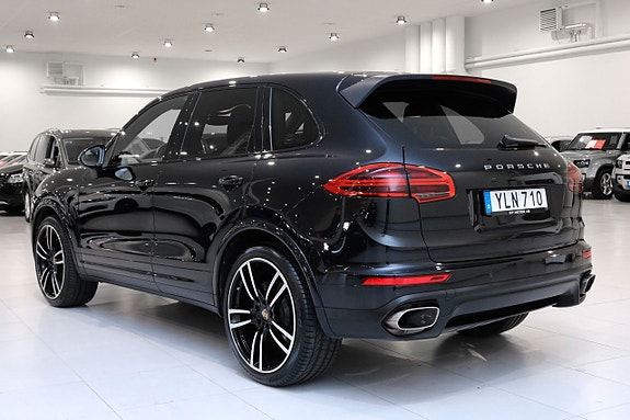 Porsche Cayenne 5 of 5