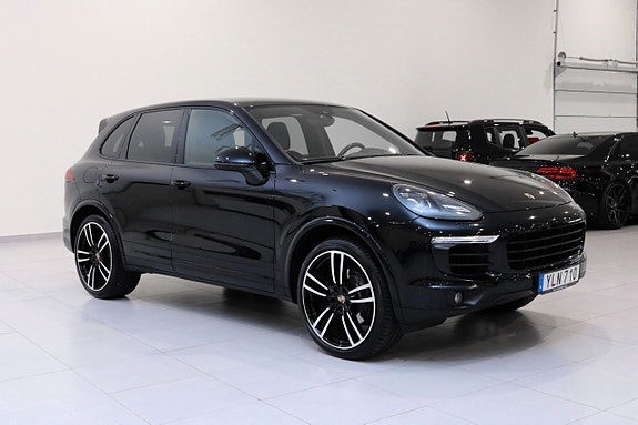 Porsche Cayenne 3 of 5