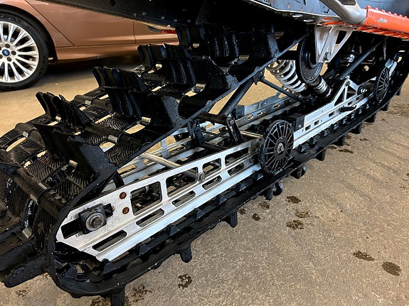 Polaris 800 RMK Assault 334 mil 155" 4 of 8