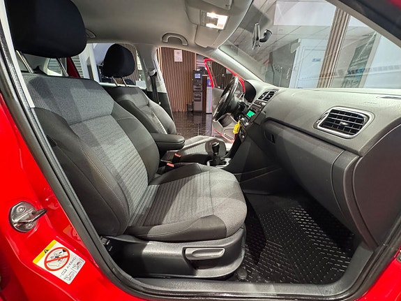 Volkswagen Polo 12 of 17