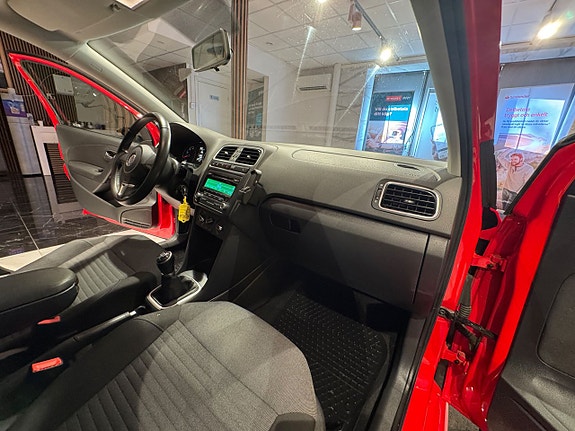 Volkswagen Polo 11 of 17