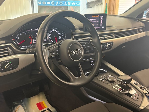 Audi A4 9 of 23