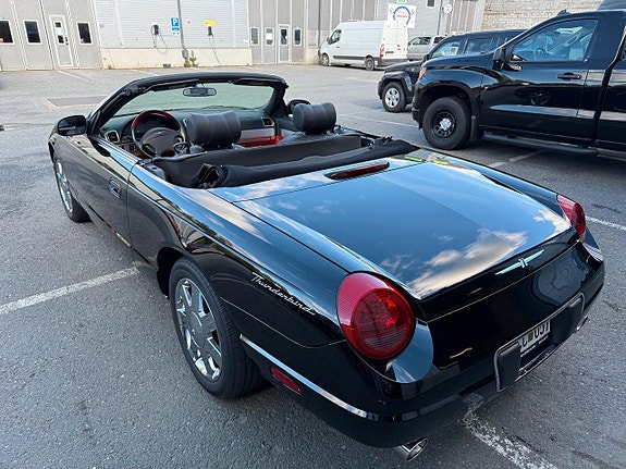 Ford Thunderbird 8 of 11