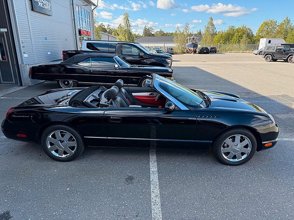 Ford Thunderbird 10 of 11