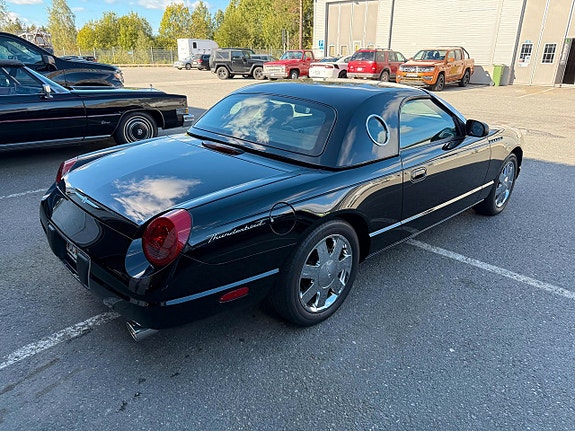Ford Thunderbird 4 of 5