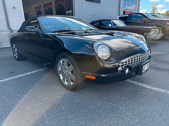 Ford Thunderbird 2 of 5