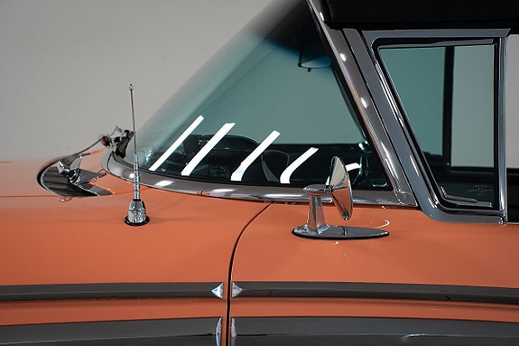 Oldsmobile Ninety Eight 8 of 26