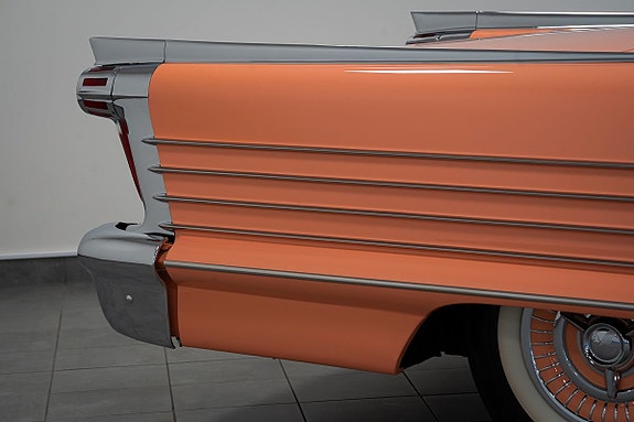 Oldsmobile Ninety Eight 7 of 26