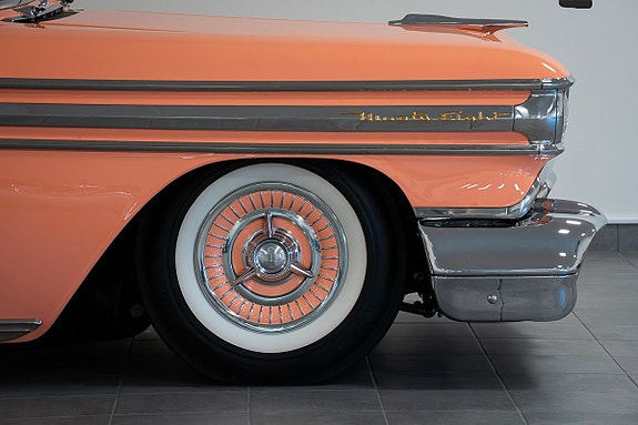 Oldsmobile Ninety Eight 6 of 26