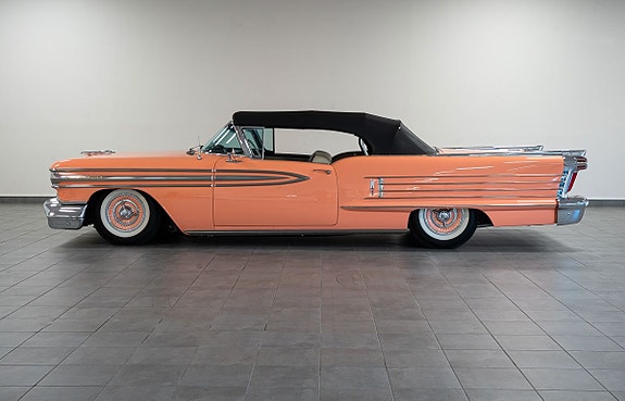 Oldsmobile Ninety Eight 4 of 26