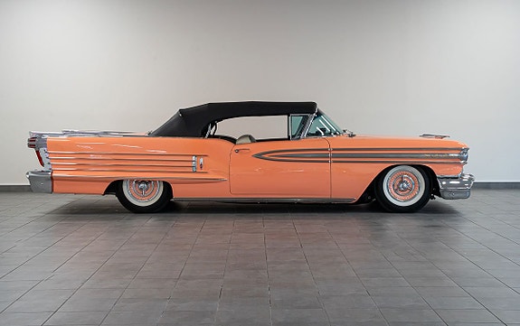 Oldsmobile Ninety Eight 3 of 26