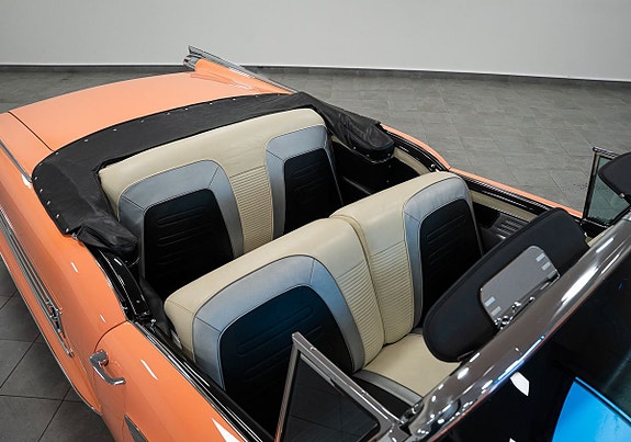 Oldsmobile Ninety Eight 13 of 26