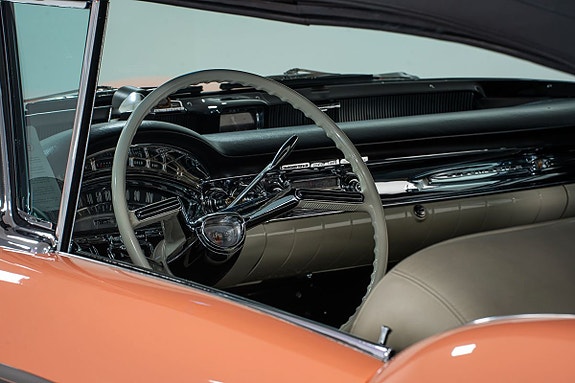 Oldsmobile Ninety Eight 12 of 26