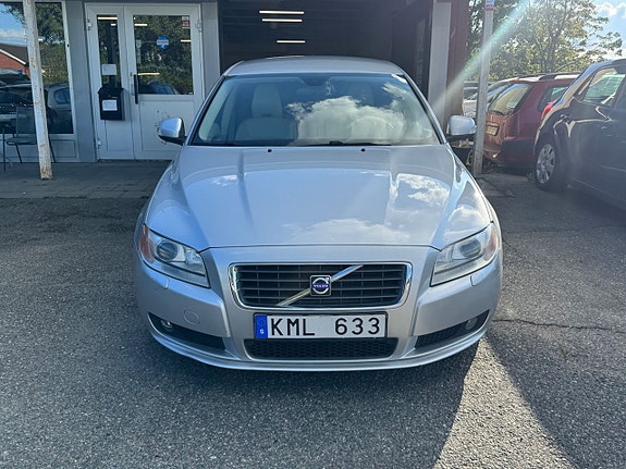 Volvo S80 3 of 5
