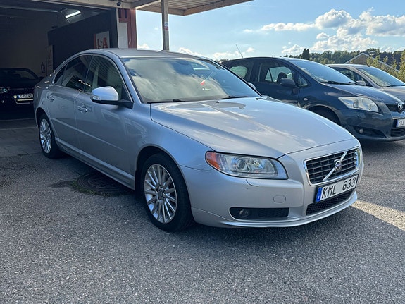 Volvo S80 2 of 5