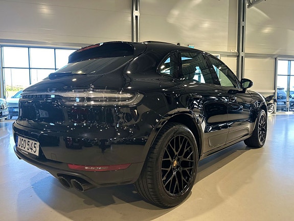 Porsche Macan GTS 4 of 5