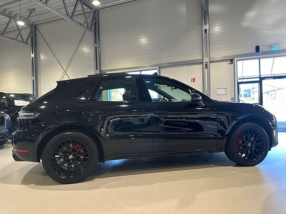 Porsche Macan GTS 3 of 5