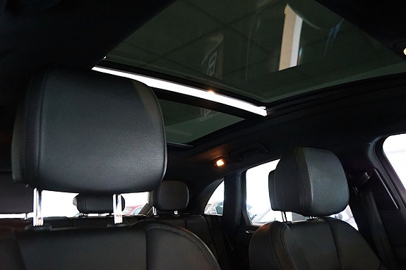 Porsche Macan 17 of 23