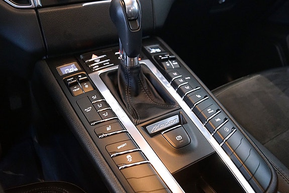 Porsche Macan 14 of 23