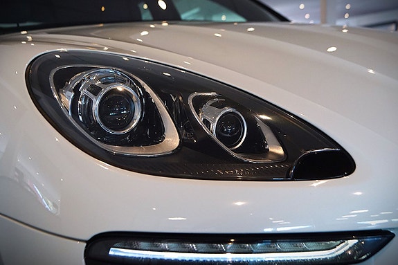 Porsche Macan 2 of 5