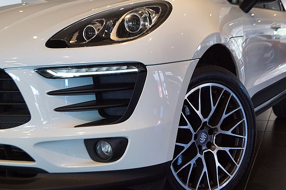 Porsche Macan 7 of 23