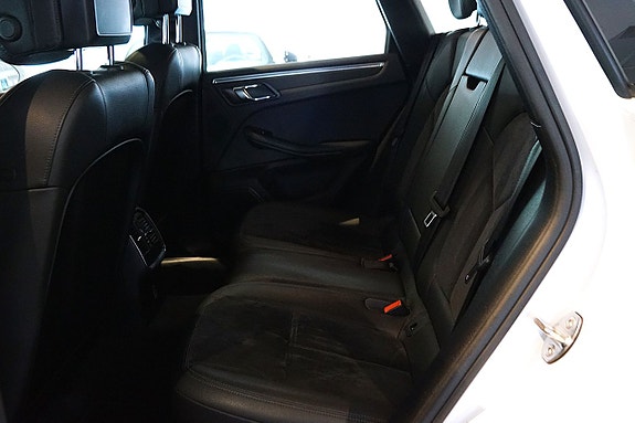Porsche Macan 22 of 23