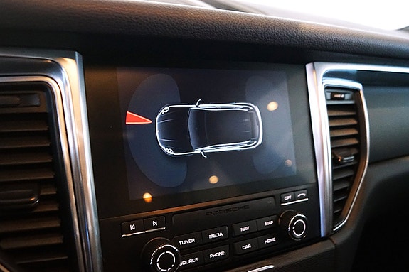 Porsche Macan 13 of 23