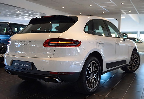 Porsche Macan 8 of 23
