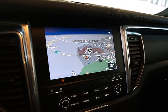 Porsche Macan 12 of 23