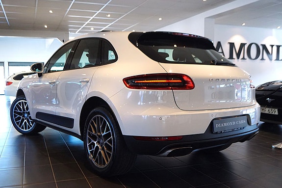 Porsche Macan 4 of 5