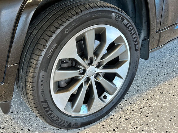 Jeep Cherokee 10 of 26