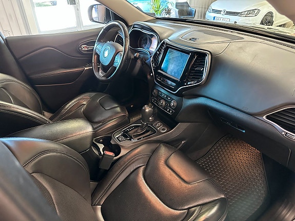 Jeep Cherokee 14 of 26