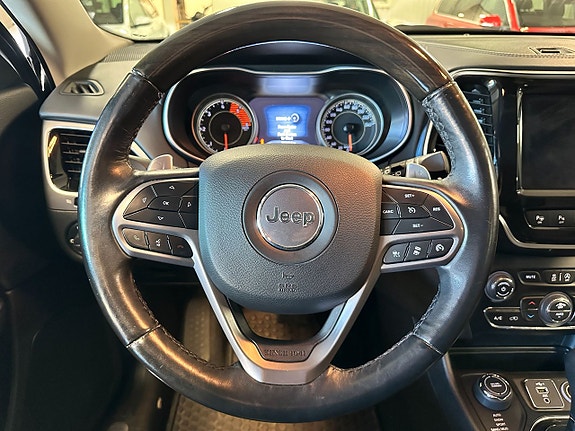 Jeep Cherokee 16 of 26