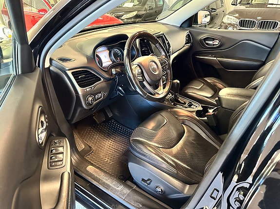 Jeep Cherokee 11 of 26