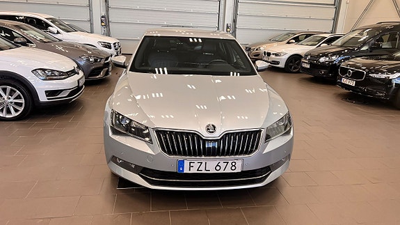 Skoda Superb 2 of 5