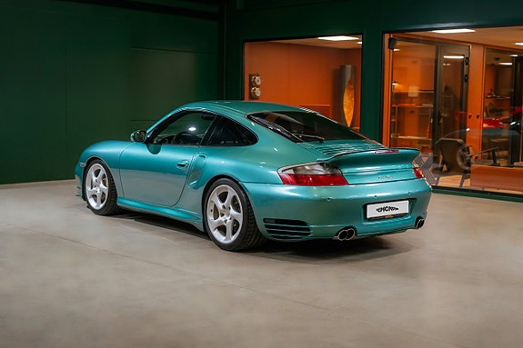 Porsche 911 4 of 5