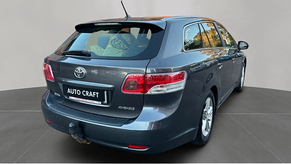 Toyota Avensis 5 of 5