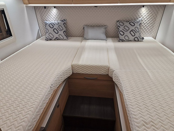 Adria MATRIX 670 SL 60Y (Auto+Markis+B-kamera+60 Year) 25 of 28