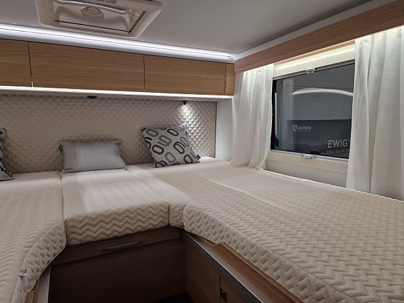 Adria MATRIX 670 SL 60Y (Auto+Markis+B-kamera+60 Year) 26 of 28