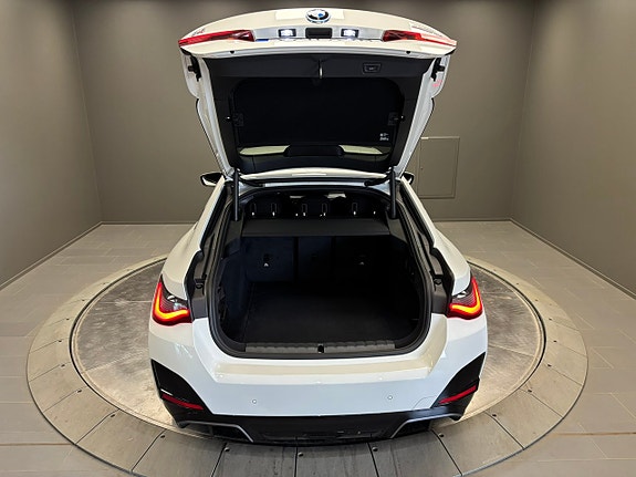 BMW i4 9 of 20
